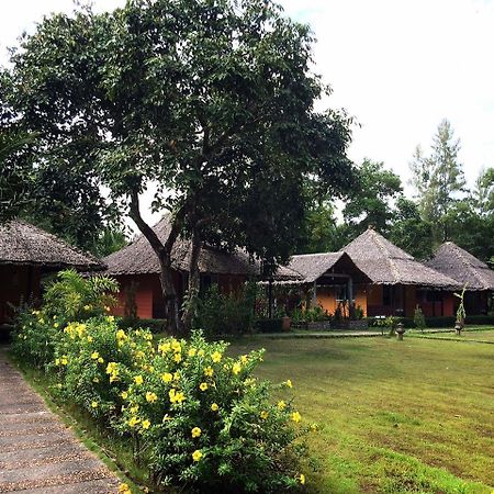 Phayam Cottage Resort パヤム島 エクステリア 写真