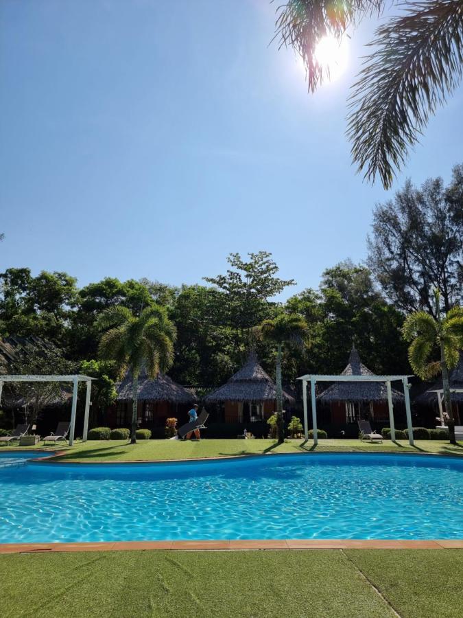 Phayam Cottage Resort パヤム島 エクステリア 写真