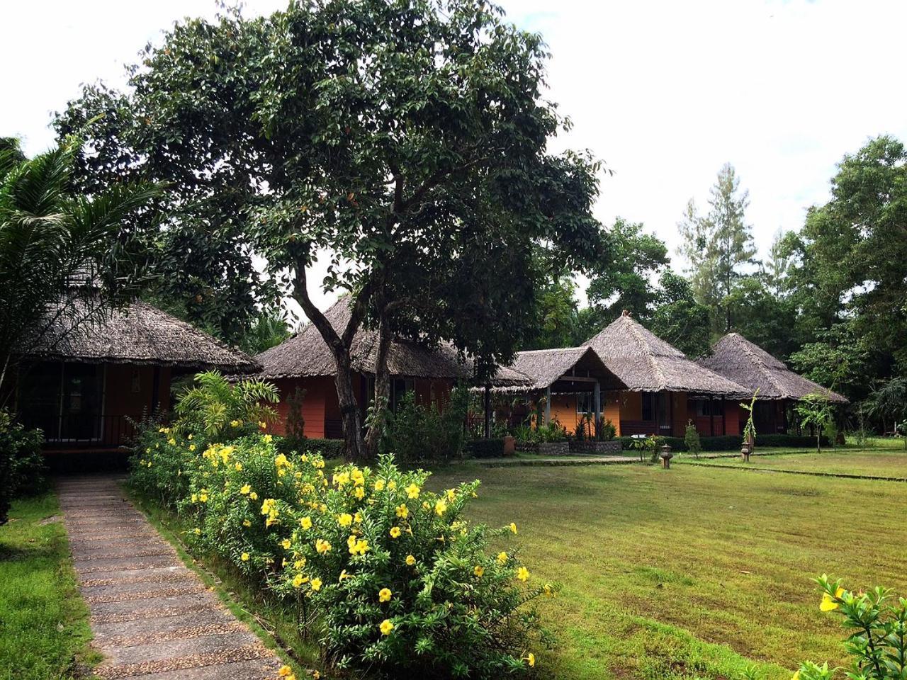 Phayam Cottage Resort パヤム島 エクステリア 写真