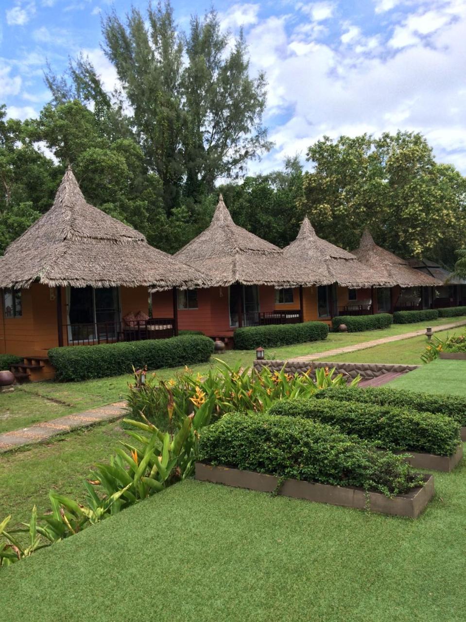 Phayam Cottage Resort パヤム島 エクステリア 写真