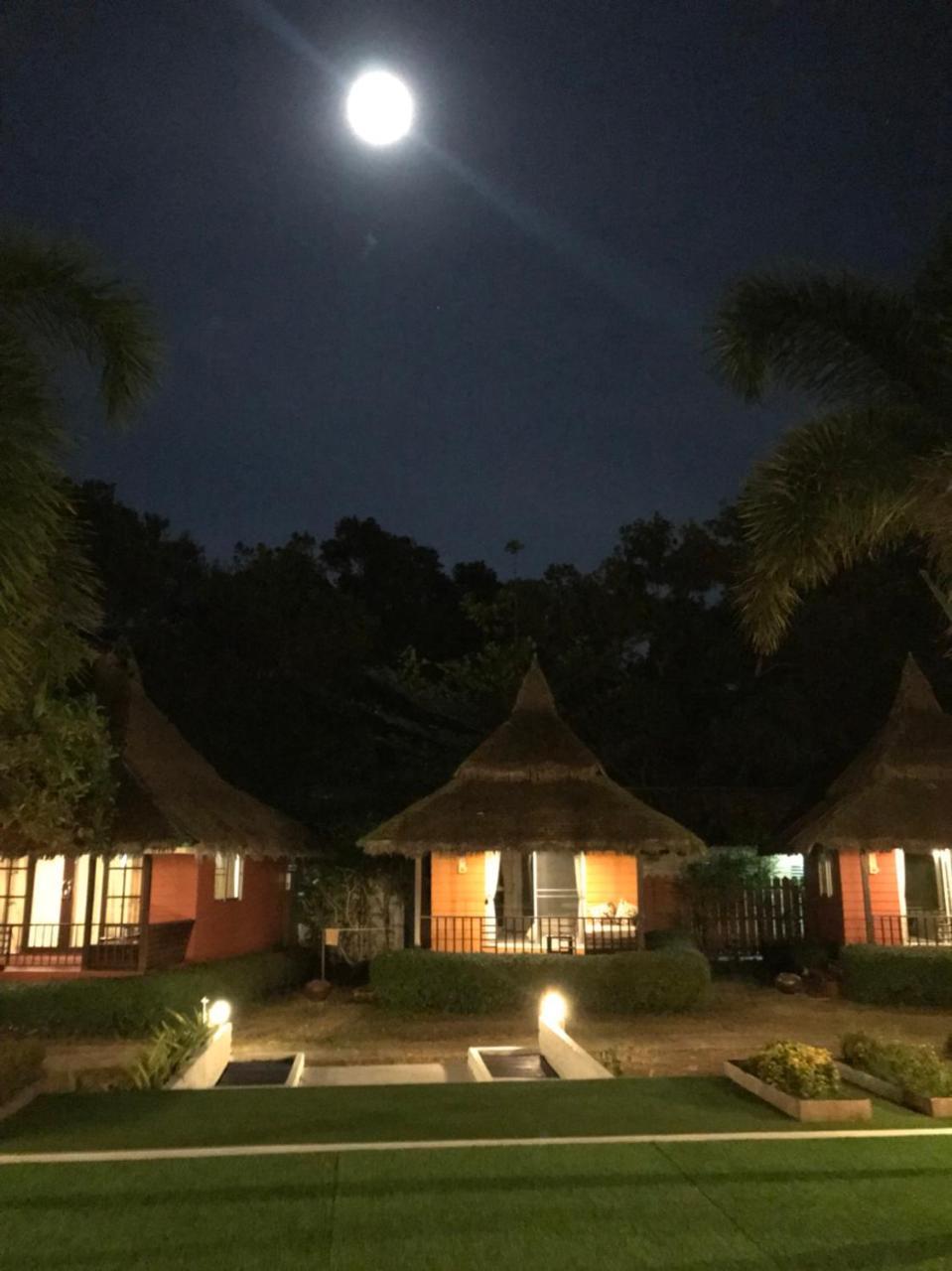 Phayam Cottage Resort パヤム島 エクステリア 写真